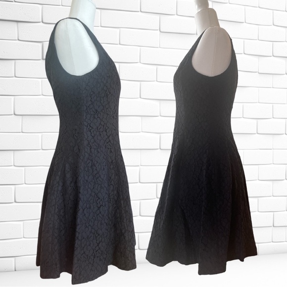 DEREK LAM IO CROSBY SLEEVELESS BLACK V-NECK LACE DRESS, Size 2 THIS ONE IS EUC! - Picture 2 of 3